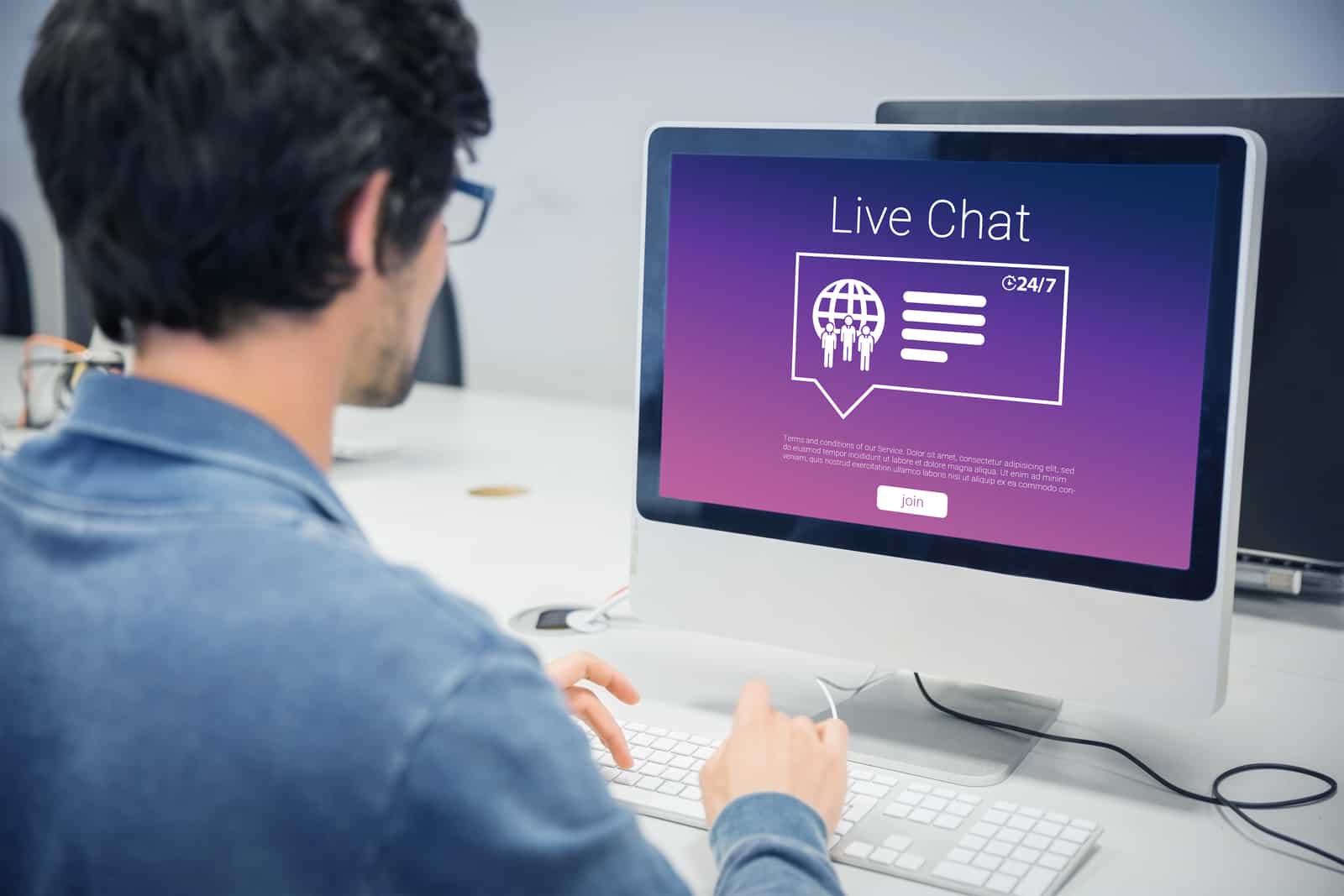 Benefits Of Having A Live Chat On Your Website - Pros And Cons Of Having A Live Chat On Your Website