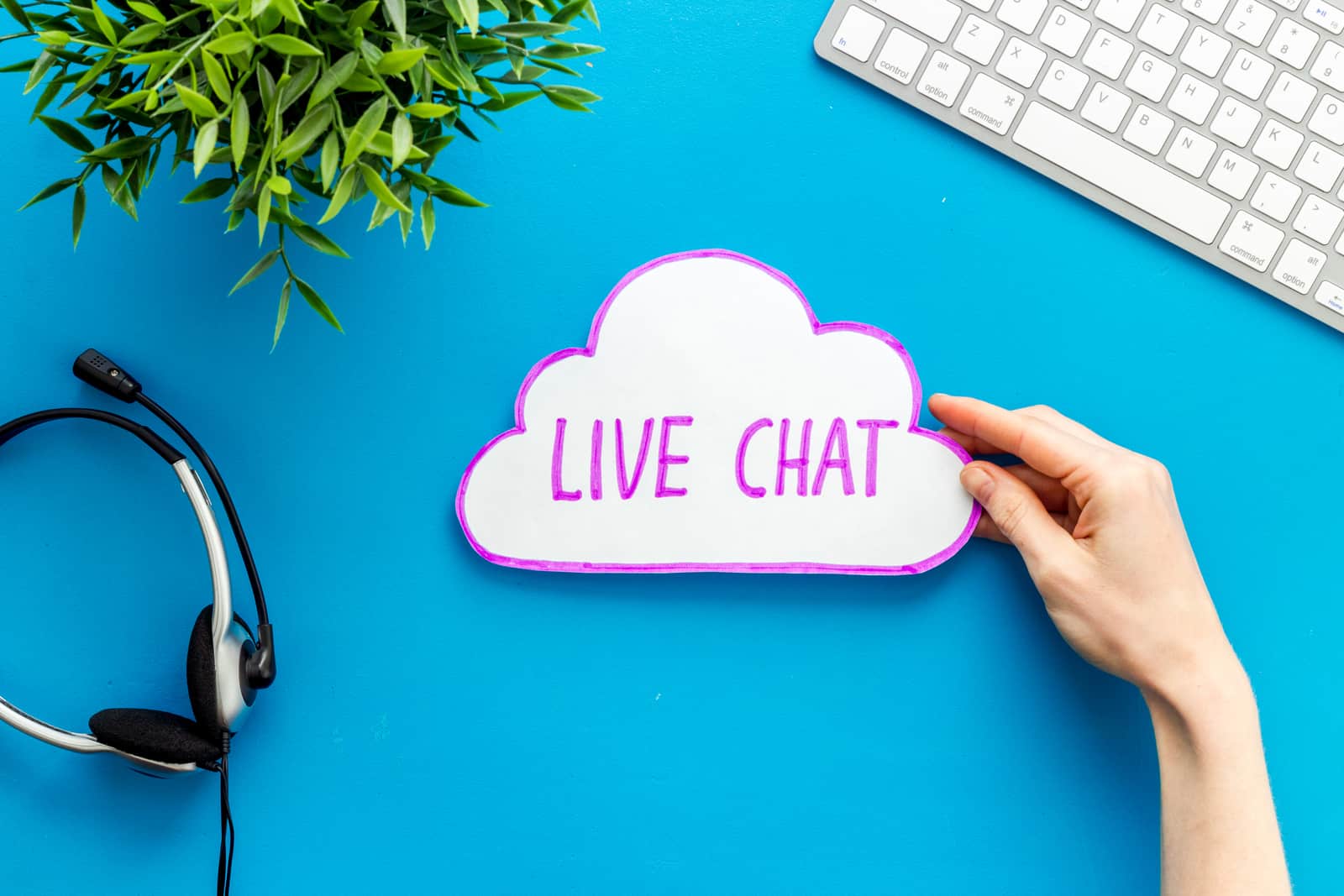 Pros And Cons Of Having A Live Chat On Your Website